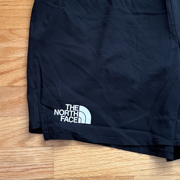 The North Face Men’s Flight Stridelight Shorts in TNF Black Large x 6” inseam - Picture 4 of 12